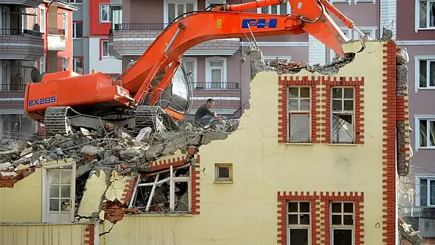 Van'da kentsel dönüşüm kapsamında 489 konut yıktırılıyor