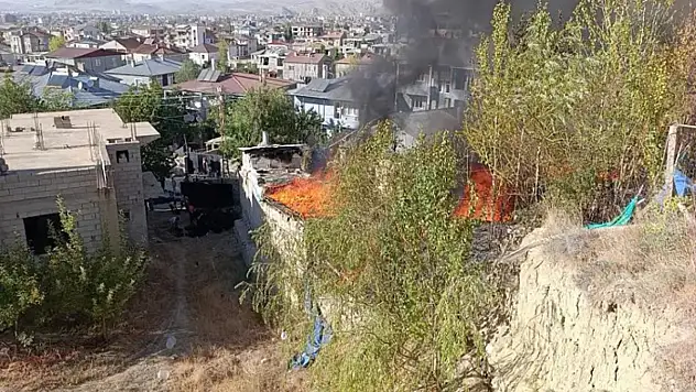 Van'da kömürlük alev alev yandı