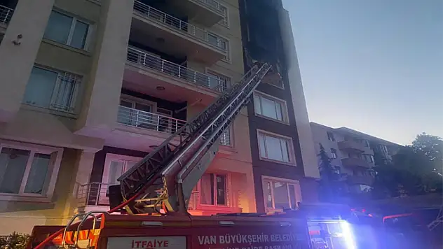 Van'da korkutan ev yangını