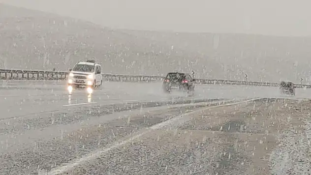 Van'da lapa lapa kar yağıyor