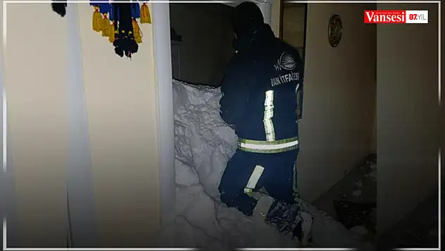 Van'da mahalleye çığ düştü: 1 kişi kayıp, 22 ev boşaltıldı