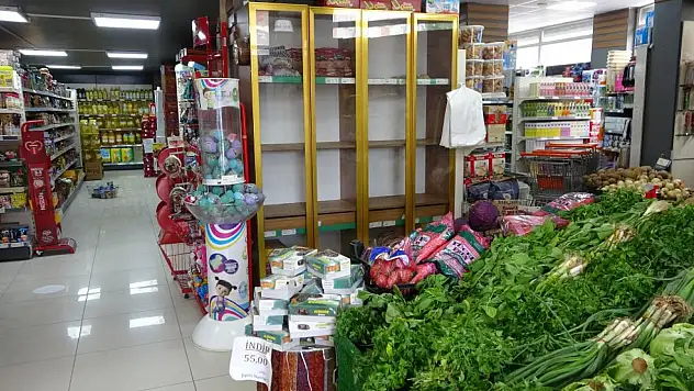 Van'da market ve bakkalların ekmek dolapları boş kaldı