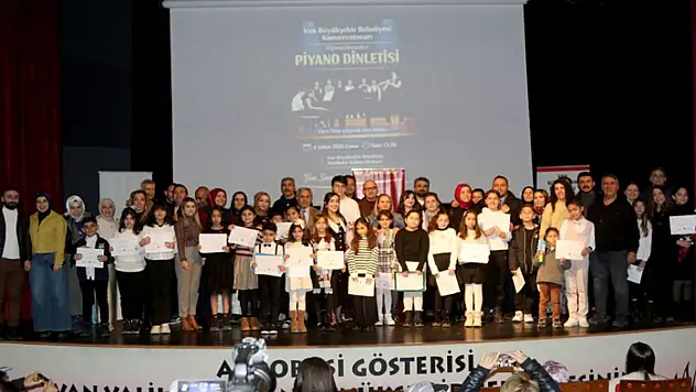 Van'da minik öğrencilerden sanata yolculuk