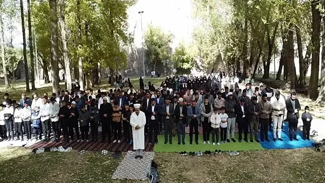 Van'da 'Öğrenci Cami Buluşması' devam ediyor