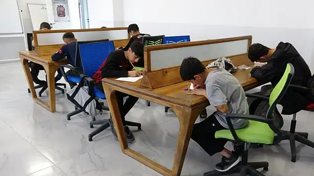 Van'da öğrenciler ara tatilde hem öğrendi hem yarıştı