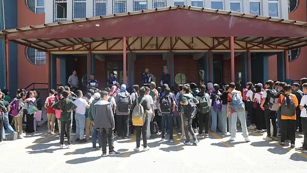 Van'da öğrencilere inci kefali bilgilendirmesi