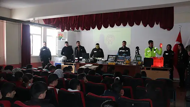 Van'da öğrencilere polislik mesleği tanıtıldı