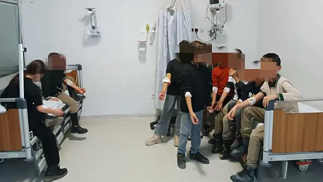 Van'da okulda rahatsızlanan 23 öğrenci hastaneye kaldırıldı