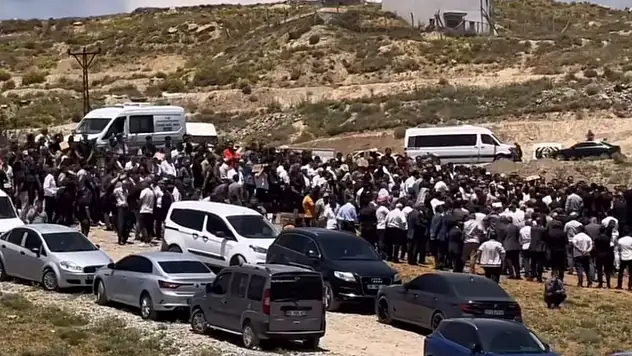 Van'da öldürülen fenomen Arda Edeoğlu, Yüksekova'da toprağa verildi