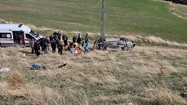 Van'da otomobil takla attı