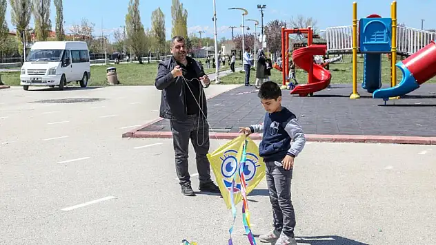 Van'da özel çocuklar için uçurtma şenliği düzenlendi
