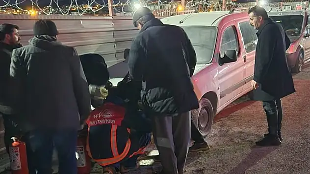 Van'da park halindeki kamyonette yangın