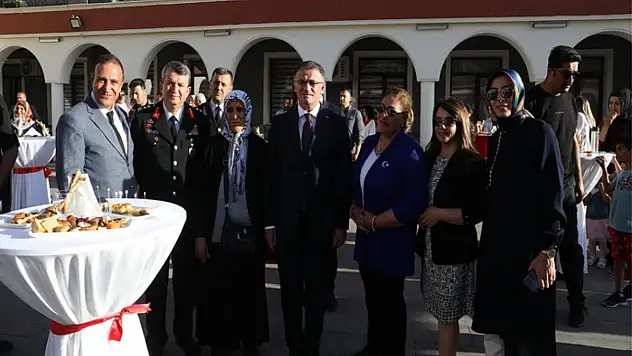 Van'da resmi bayramlaşma töreni