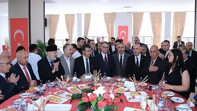 Van'da resmi bayramlaşma töreni