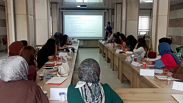 Van'da sağlık çalışanlarına eğitim verildi