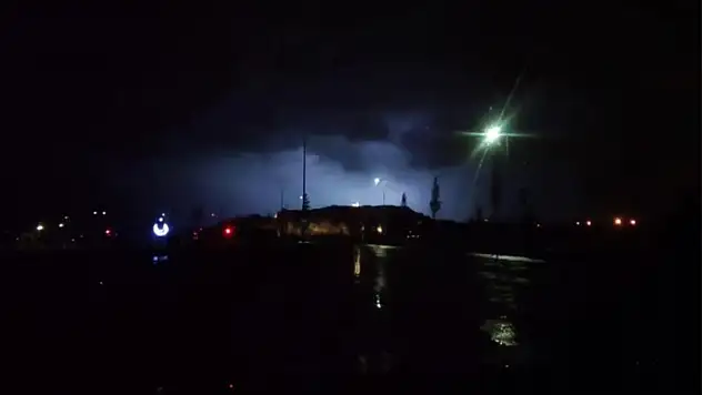 Van'da şimşekler geceyi aydınlattı