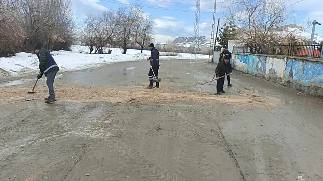 Van'da stabilize yol çalışmaları sürüyor