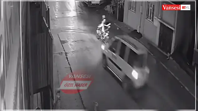 Van'da ticari araç seyir halindeki motora çarptı