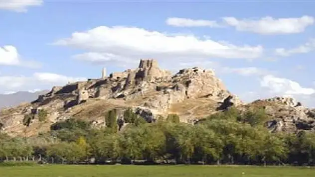 VAN KALESİ YENİDEN KEŞFEDİLİYOR