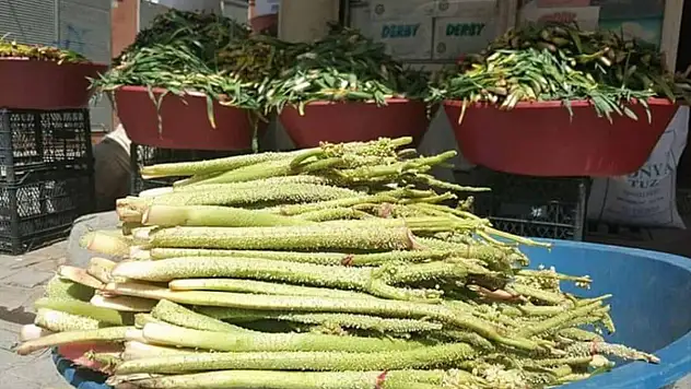 Van'da uşkun tezgahlardaki yerini aldı