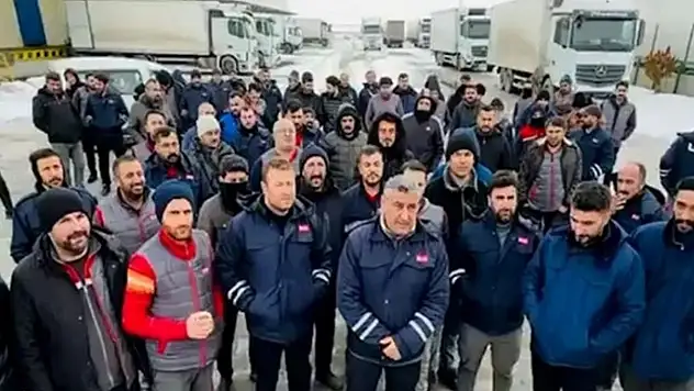 Van'daki zincir market depo işçilerinin iş yavaşlatma eylemi sürüyor