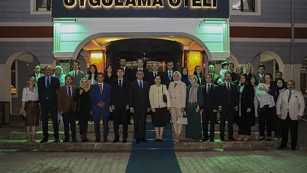 Van'dan Ayrılan Kaymakamlara Plaket