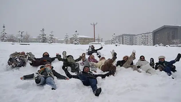 Van'dan başlayan Anadolu Macerası Erzurum'da kar coşkusuna dönüştü