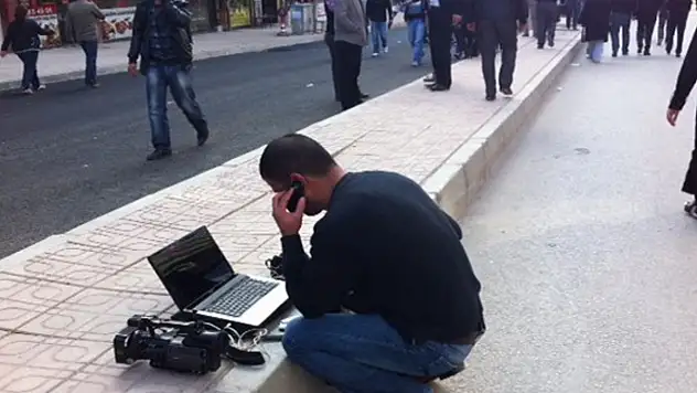 Van depremini dünyaya duyuran gazeteci: Mehmet Salih Akkuş