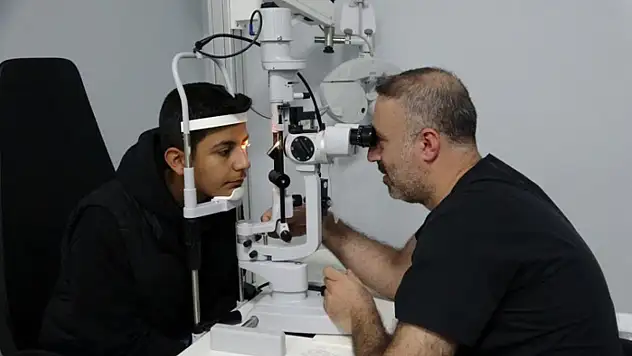 Van Eğitim ve Araştırma Hastanesi'nde 'cross-linking' yöntemiyle tedaviye başlandı