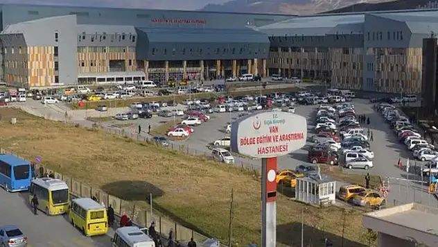 Van Eğitim ve Araştırma Hastanesi önündeki taksi durağı kiraya veriliyor