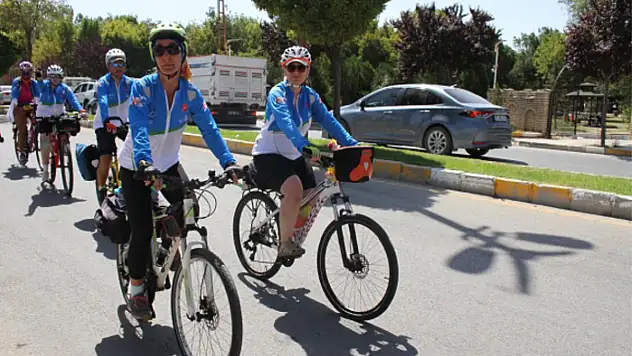 Van Gölü Aktivistleri Derneği'nden Yeşilay Bisiklet Turu etkinliğine destek