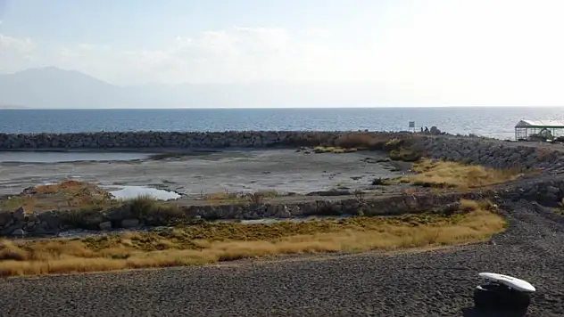 Van Gölü alarm veriyor