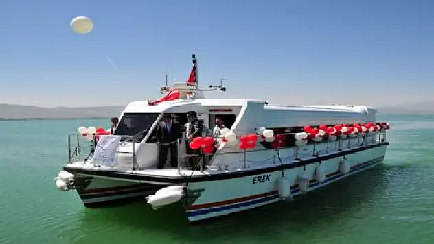 Deniz Otobüsü Van Denizi'nde