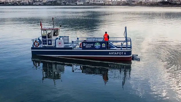 Van Gölü'nde 20 tondan fazla katı atık toplandı