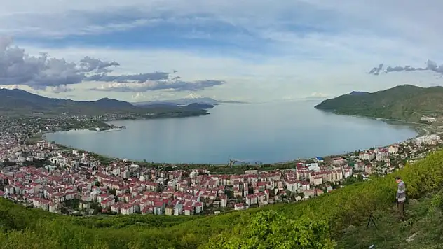 Van Gölü'nde çekilme ve kirlilik alarmı