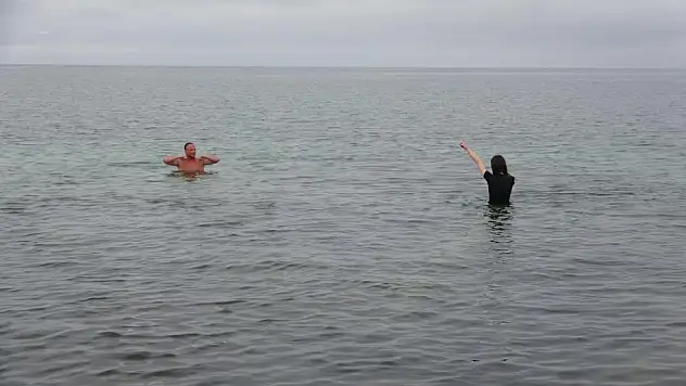 Van Gölü'nde dikkat çeken yüzüş