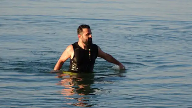 Van Gölü'nde eksi 9 derecede yüzme mesaisi