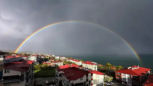 Van Gölü'nde gökkuşağı görsel şölen oluşturdu
