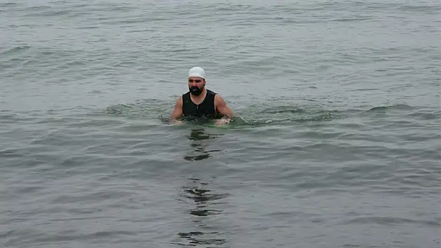 Van Gölü'nde şifa kulaçları