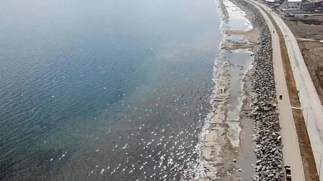 Van Gölü'nde su seviyesi düşüyor