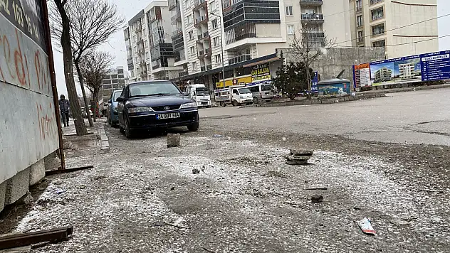 Van güne kar yağışıyla başladı