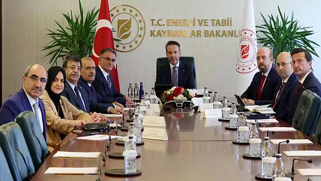 Van heyetinden Bakan Bayraktar'a ziyaret