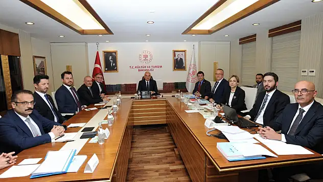 Van Heyetinden Bakan Ersoy'a Ziyaret