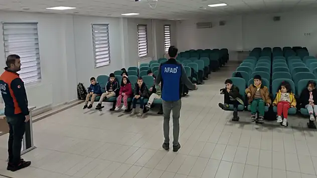 Van İl Afet ve Acil Durum Müdürlüğü'nden öğrencilere eğitim