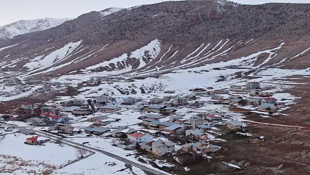 Van'ın kırsal mahallelerinde karla gelen güzellik