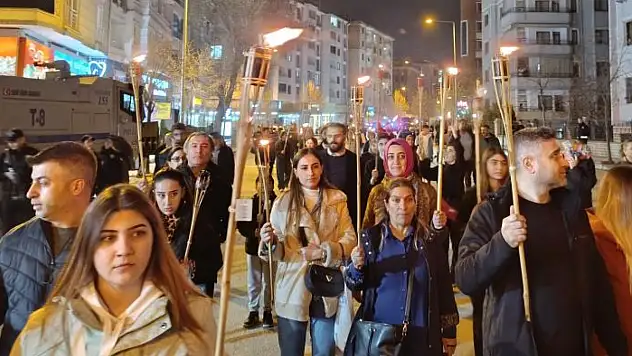 Van'ın kurtuluş yıl dönümünde fener alayı düzenlendi