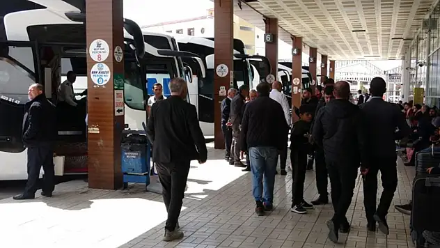 Van Şehirlerarası Otobüs Terminalinde bayram yoğunluğu