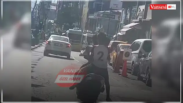 Van trafiğinde tehlikeli anlar! Ehliyetsiz, korumasız trafiğe çıktılar...