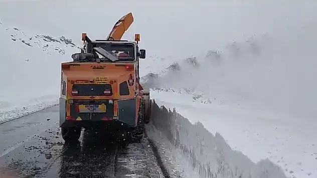 Van-Yüksekova Yolunda Çalışmalar Sürüyor