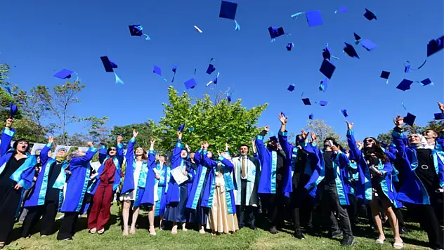 Van YYÜ'de mezuniyet heyecanı
